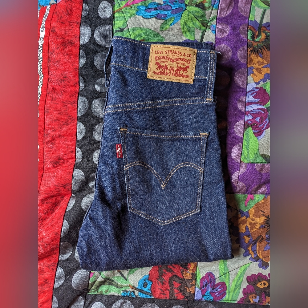 Levi's size 23 310 shaping super skinny jeans